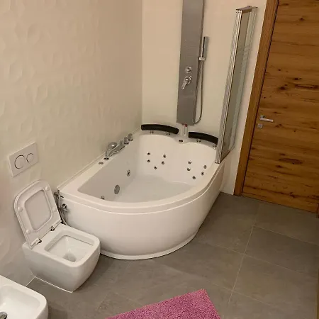 Casa Monte Di Sopra Jacuzzi & Sauna * ファナーノ